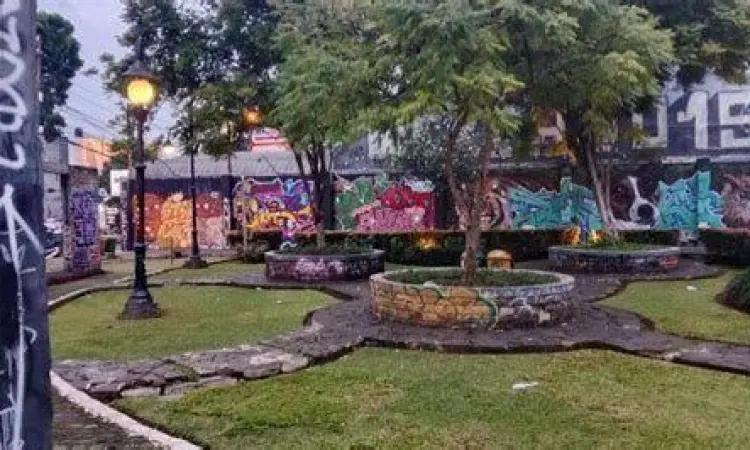 Seni Mural di Taman Corat Coret Karya seni mural kreatif di dinding Taman Corat Coret Bogor