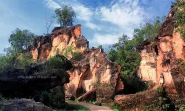 Viewpoint Sisi Madura Pemandangan jembatan dari tebing Labang Madura
