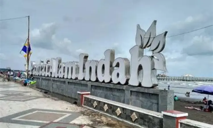 Koleksi tank amfibi di Monumen Bahari PAI Tegal