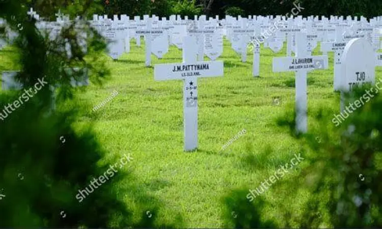 Nisan putih berjejer rapi di Ereveld Kembang Kuning