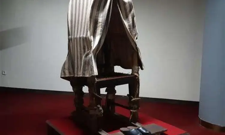 Tandu Jenderal Sudirman di Museum Satria Mandala