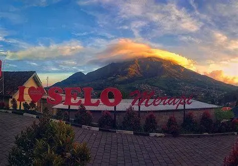 New Selo Boyolali Gardu pandang di New Selo Boyolali memperlihatkan puncak Merapi