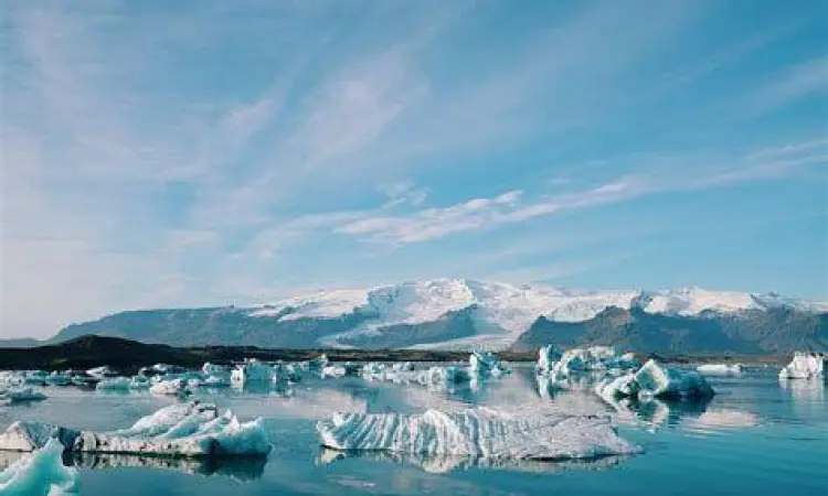 Benua Antartika Pemandangan gunung es di Antartika yang luas