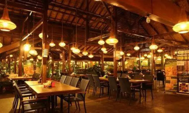 Restoran Fishing Valley Suasana restoran sunda di Fishing Valley