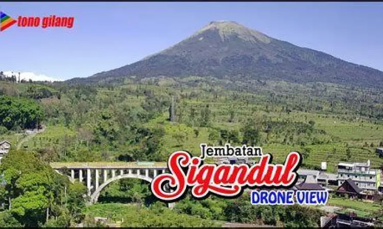View Gunung Sindoro Sigandul Pemandangan Gunung Sindoro dari arah Jembatan Sigandul