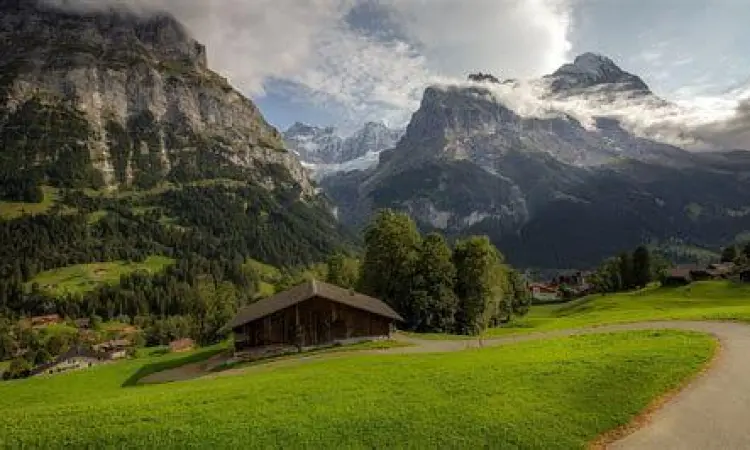 Pegunungan Alpen sebagai karakteristik fisik benua Eropa