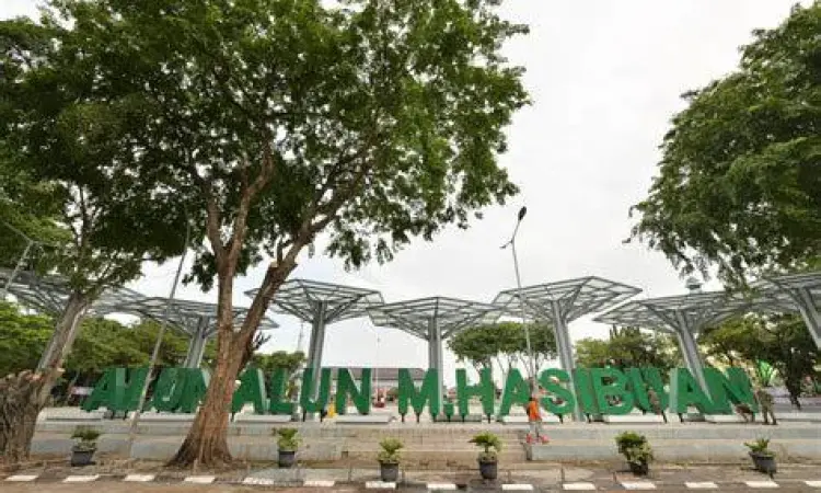 Fasilitas Umum Alun Alun Bekasi Fasilitas jogging track dan area duduk di Alun Alun Bekasi