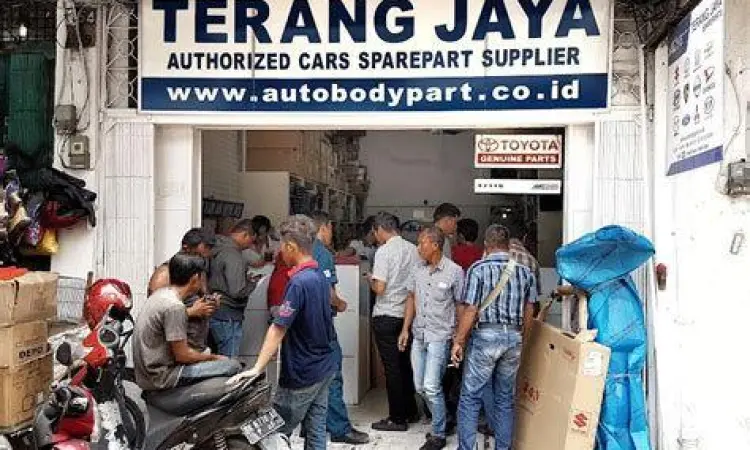 Pusat Suku Cadang Medan Berbagai jenis suku cadang mobil di area Jalan Nibung