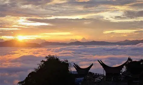 Puncak Lolai Toraja Pemandangan samudera awan di Puncak Lolai Toraja Utara