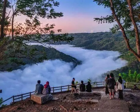 Mangunan Negeri Diatas Awan Kabut tebal di lembah sungai Oya Mangunan