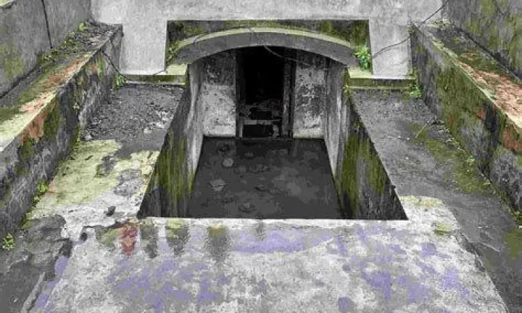 Interior Bunker Kaliadem Interior dalam Bunker Kaliadem Merapi yang terbuat dari beton tebal