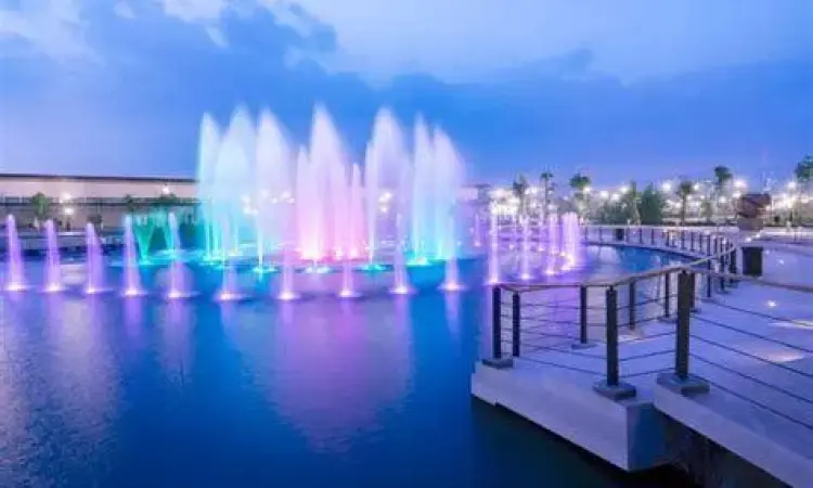 Dancing Fountain Kiara Artha Park Atraksi air mancur menari di Kiara Artha Park dengan pencahayaan LED