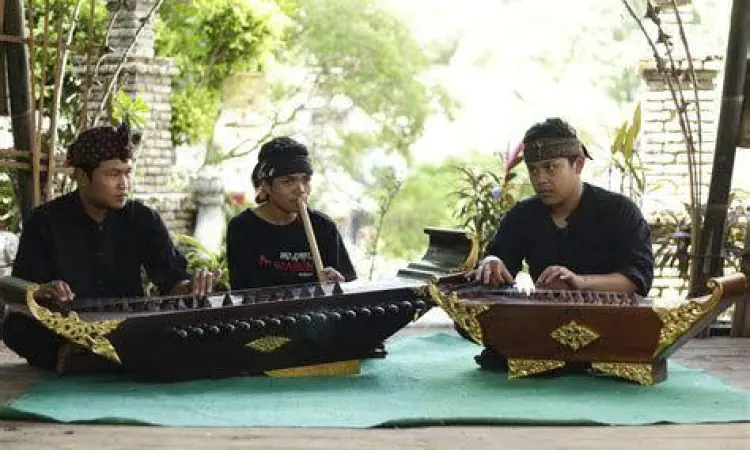 Instrumen Musik Sunda Alat musik tradisional kecapi dan suling sunda