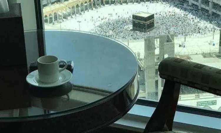Pemandangan Ka'bah dari kamar Zamzam Tower