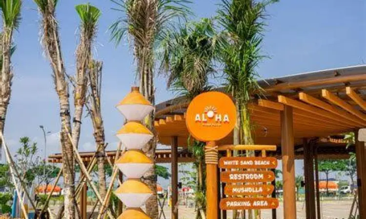 Area Santai Aloha Pasir Putih Fasilitas dan area duduk di Aloha Pasir Putih