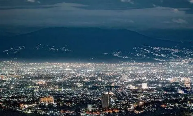 Suasana Malam Pecinan Bandung Suasana malam di Jalan Cibadak China Town Bandung