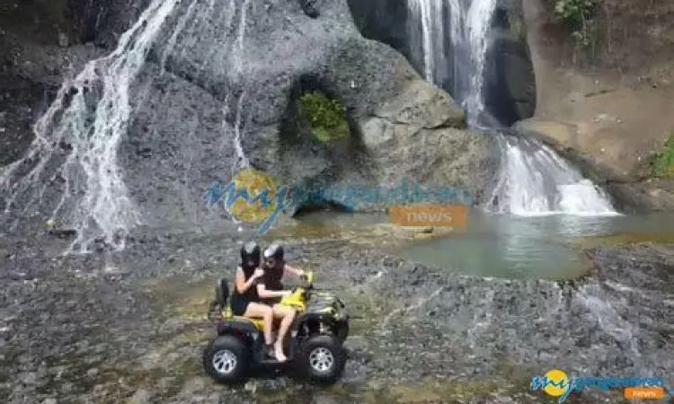 Fasilitas Wisatawan Fasilitas area istirahat dan gazebo di Curug Bojong