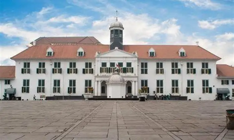 Kota Tua Jakarta Kawasan sejarah Kota Tua Jakarta dengan arsitektur kolonial