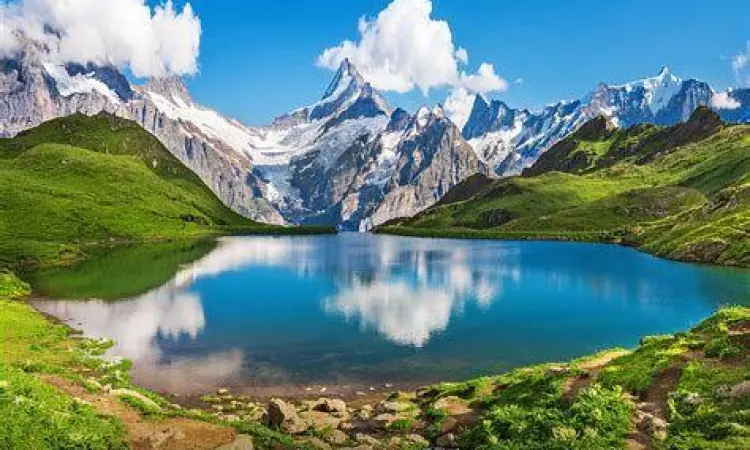 Pemandangan Pegunungan Alpen Pegunungan Alpen sebagai salah satu karakteristik benua eropa di bagian selatan