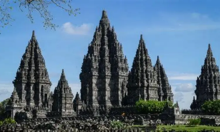 Bus Trans Jogja menuju rute Prambanan