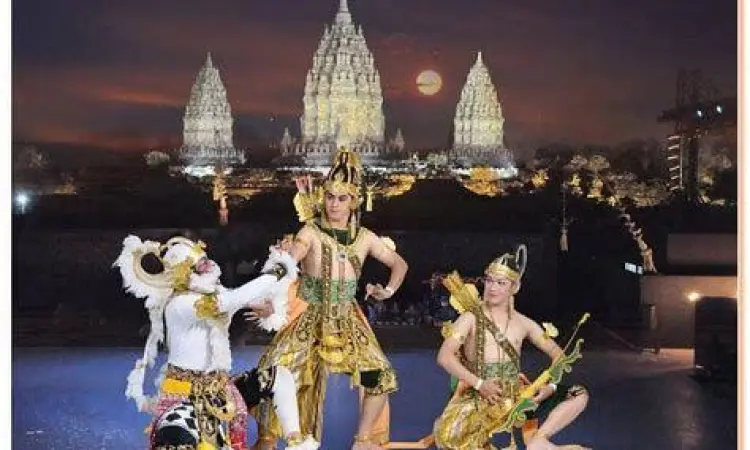 Pertunjukan Sendratari Ramayana malam hari