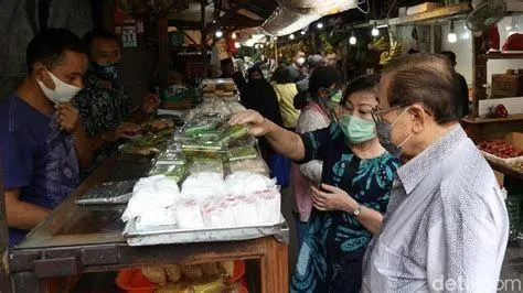 Pedagang Tradisional Petak Sembilan Pedagang di lorong Pasar Petak Sembilan Glodok