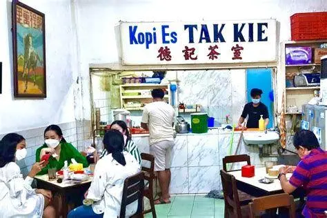 Kopi Es Tak Kie Gelas Kopi Es Tak Kie yang legendaris