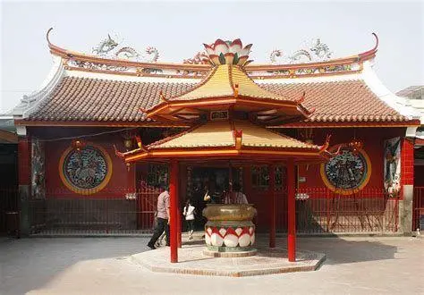 Vihara Dharma Bhakti Arsitektur Vihara Dharma Bhakti yang megah