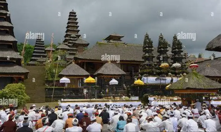 Upacara keagamaan di Pura Besakih Bali