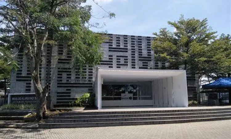 Arsitektur Kubus Masjid Al Irsyad Detail arsitektur Masjid Al Irsyad Satya