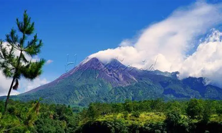 Gunung Merapi dari Selo Pemandangan megah Gunung Merapi dilihat dari New Selo Boyolali