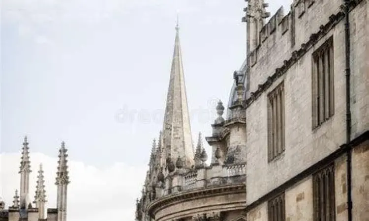 Arsitektur klasik Universitas Oxford di Inggris