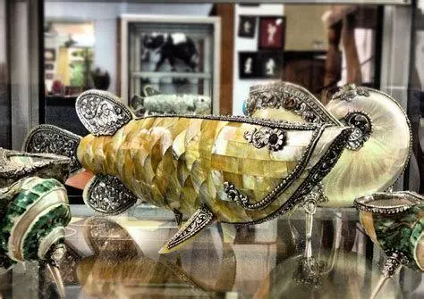 Aksesori Perak Bali Detail kerajinan perak halus di Ubud Bali