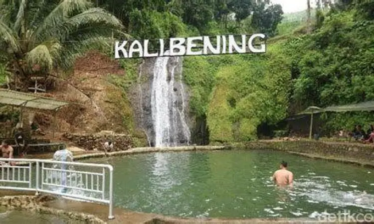 Fasilitas gazebo di Kali Bening Jepara