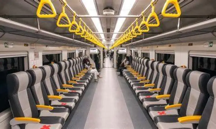 Interior KA Bandara Soetta Interior mewah KA Bandara Soetta dengan kursi ergonomis