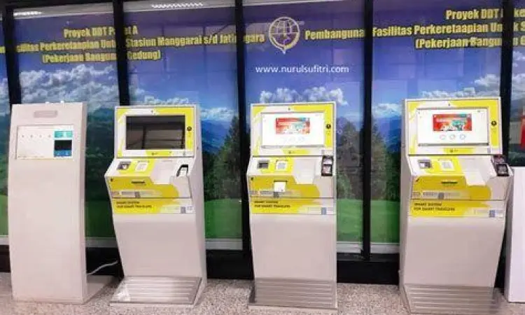 Vending Machine Tiket Railink Mesin pembelian tiket otomatis di stasiun kereta bandara