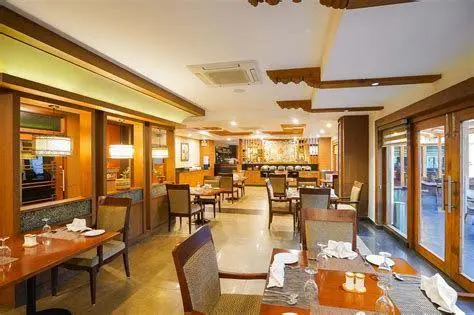 Kuliner di Mars City Hotel Sajian makanan lezat di restoran Mars City Hotel