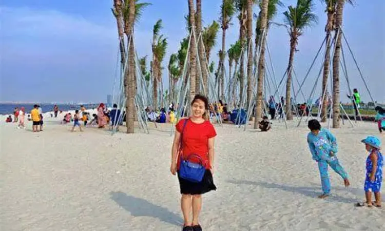 Fasilitas modern di pinggir Pantai PIK 2