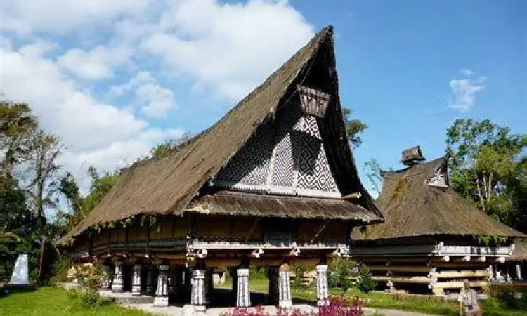 Rumah Bolon Simalungun Arsitektur megah Rumah Bolon Simalungun di Pematang Purba