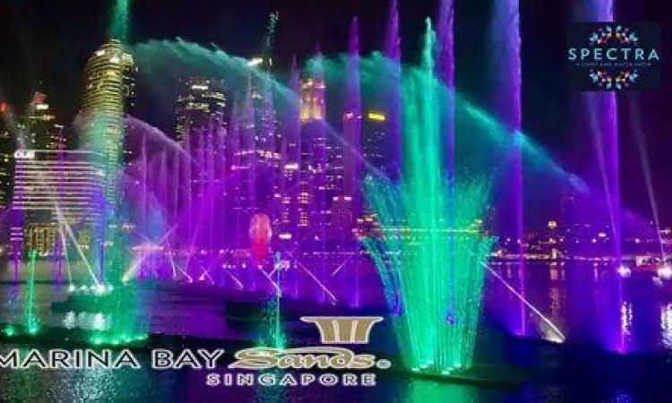 Pertunjukan lampu Spectra di Marina Bay