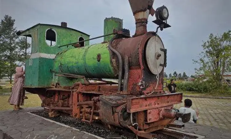 Ikon Lokomotif Rest Area Banjaratma Lokomotif kuno di rest area KM 260B