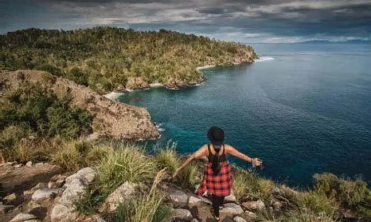 Sunset Bukit Pulisan Pemandangan matahari terbenam di savana pulisan