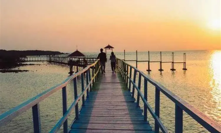Sunset Pantai Kutang Pemandangan matahari terbenam di Pantai Kutang