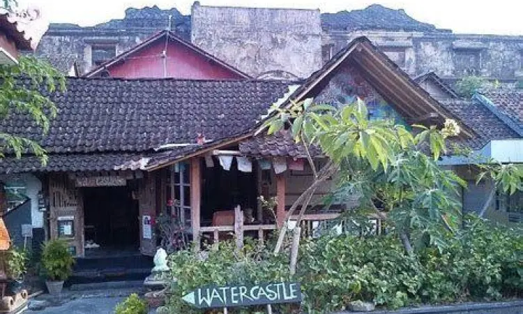 Menu makanan dan kopi di Water Castle Cafe