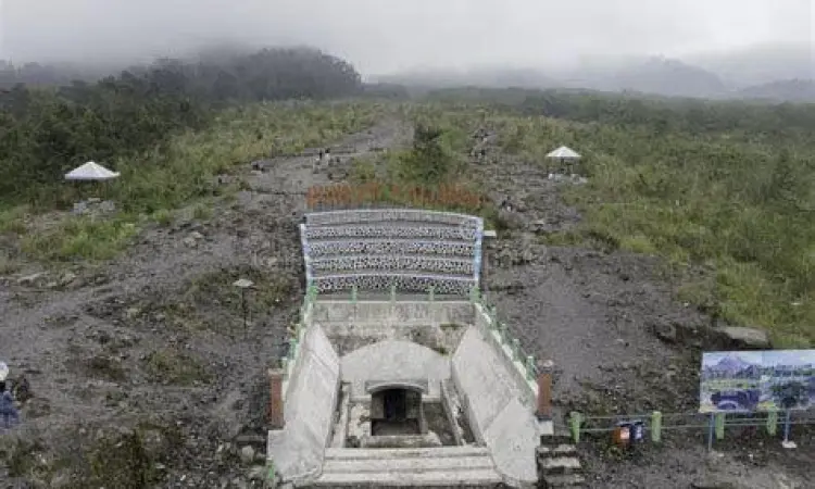 Pemandangan puncak Merapi dari Bunker Kaliadem