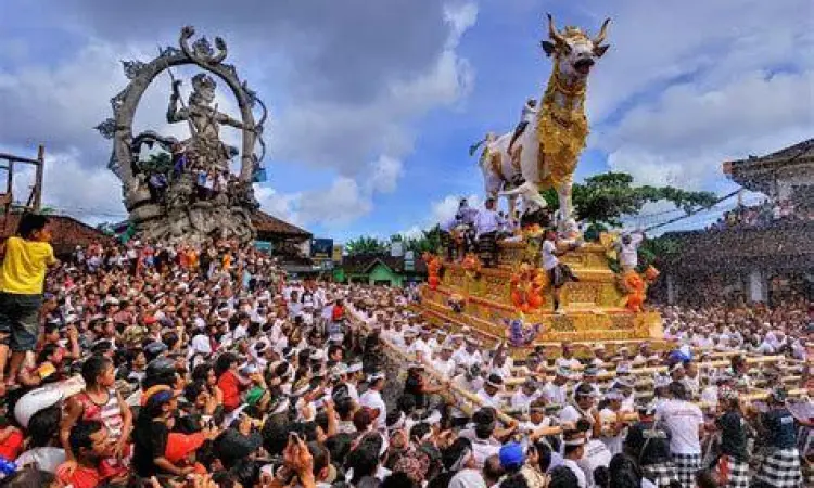 Ritual Ngaben di Bali yang sakral