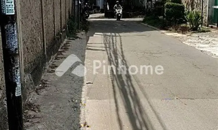 Proyek pembangunan properti modern di sepanjang Jalan Elang Raya