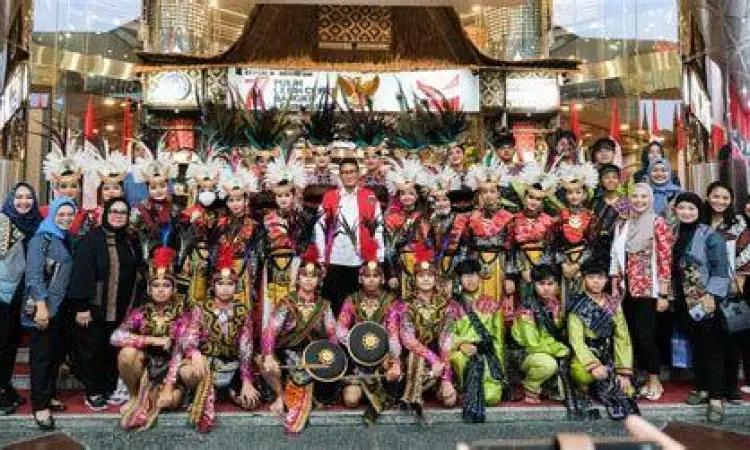 Digitalisasi Budaya Generasi muda menggunakan teknologi untuk melestarikan budaya di Indonesia