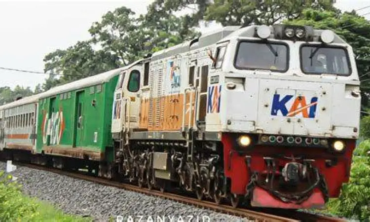 kereta api eksekutif di stasiun malang