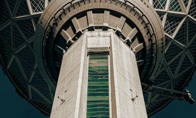 Arsitektur modern di kota-kota Timur Tengah seperti Teheran